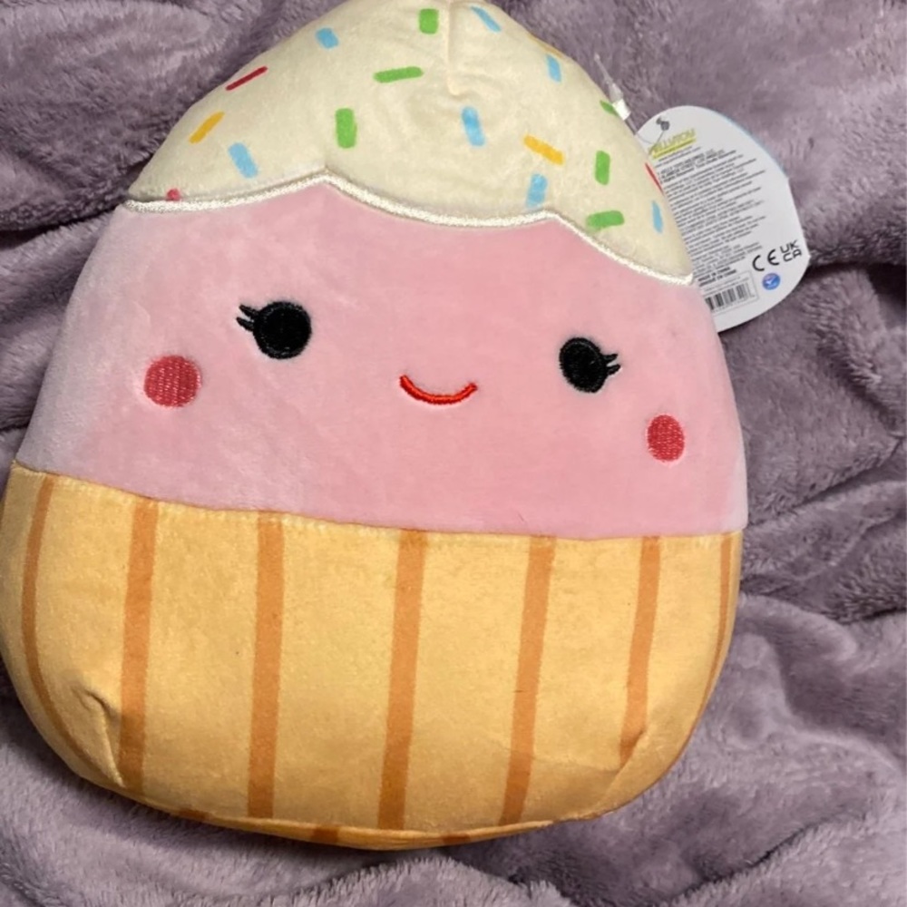 Clara the cupcake squishmallow 8” NWT default